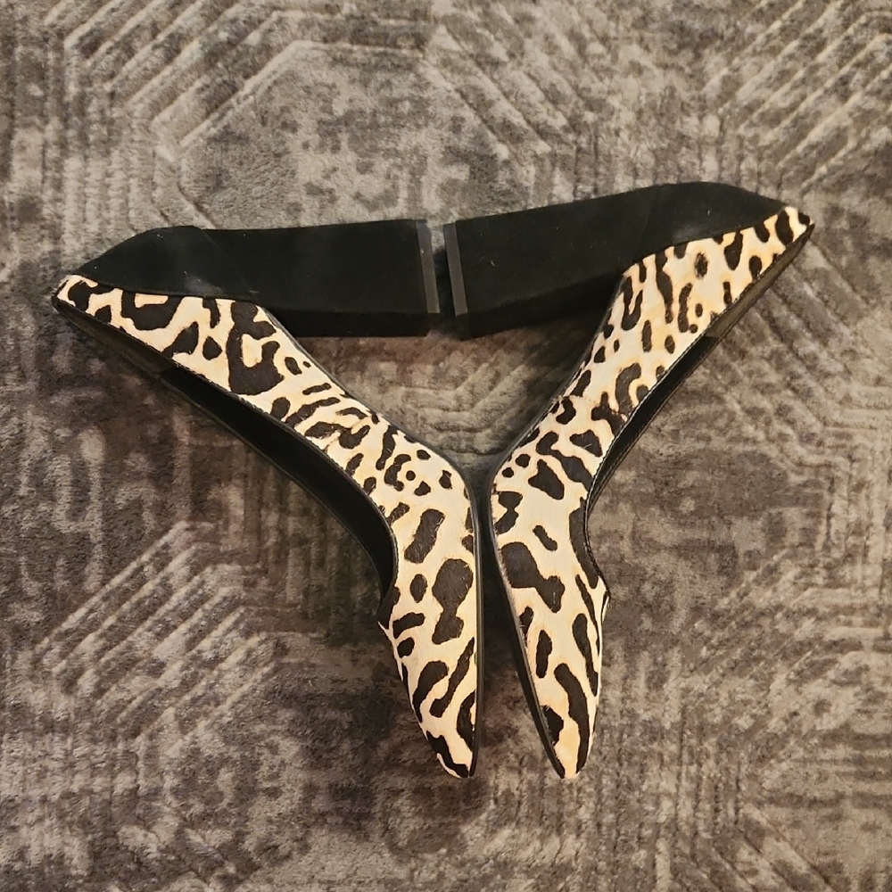 Elegant Animal Print Block Heels - Picture 6 of 17